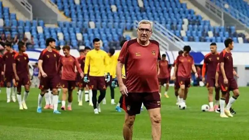 国足战袋鼠军团在即！