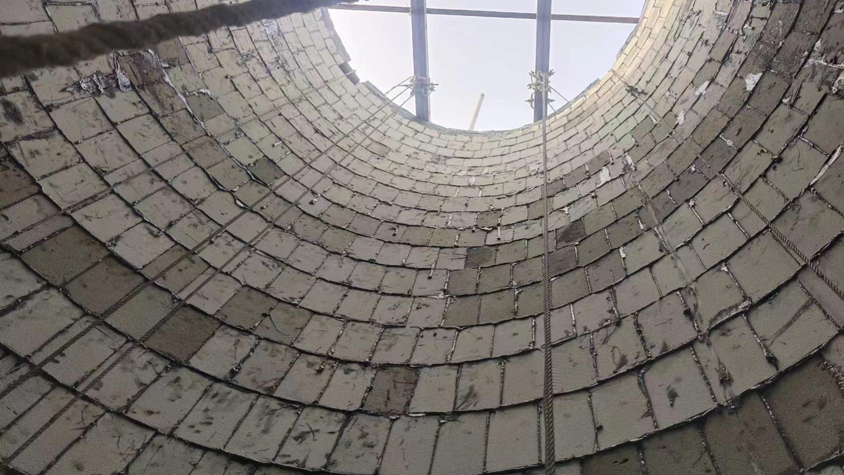 烟囱防腐项目圆满竣工 专业玻璃砖贴砖