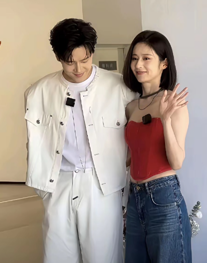 37岁的付辛博
给所有男人都提了个醒
可以娶比自己小的，也可以娶有钱的，但是一定