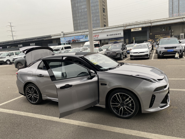 无钥匙进入
提的新款03，发现副驾的无钥匙进入用不了，各位大神请问是只有主驾能用