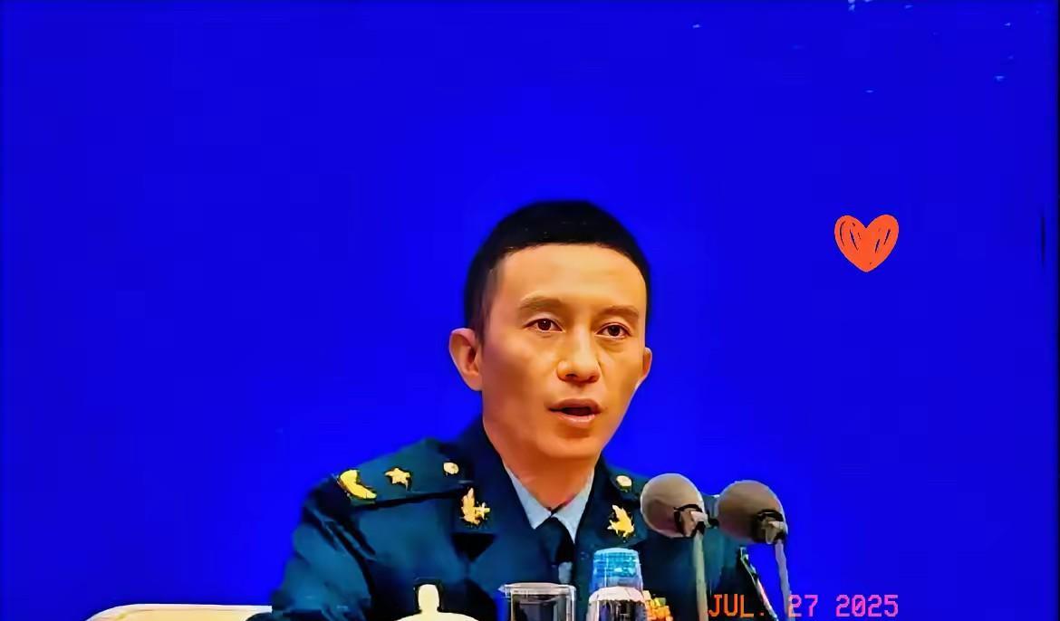此次阅兵如期举行，可令人意外的是，国务院官宣了一个前所未有的消息，不是说装备，也