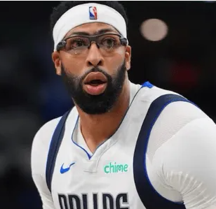 尼克斯可能会在安东尼-戴维斯进入可交易状态时追逐他。
某媒说道：“我敢肯定，如果