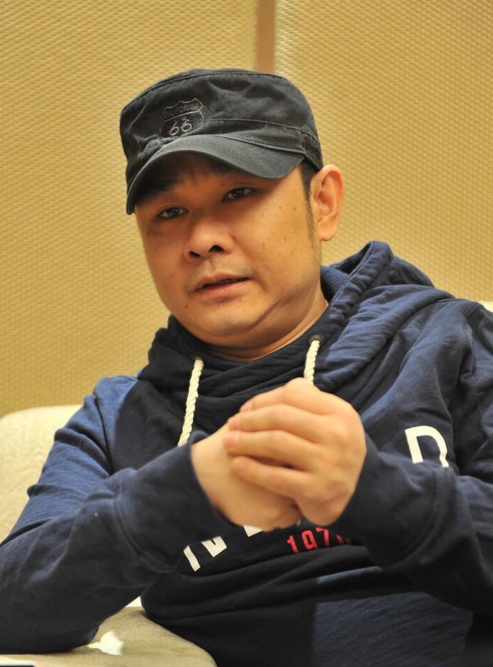 此前，南宁演唱会现场，刀郎曾数度鞠躬恳求：“大家不要再接我下班了，会给公安部门带