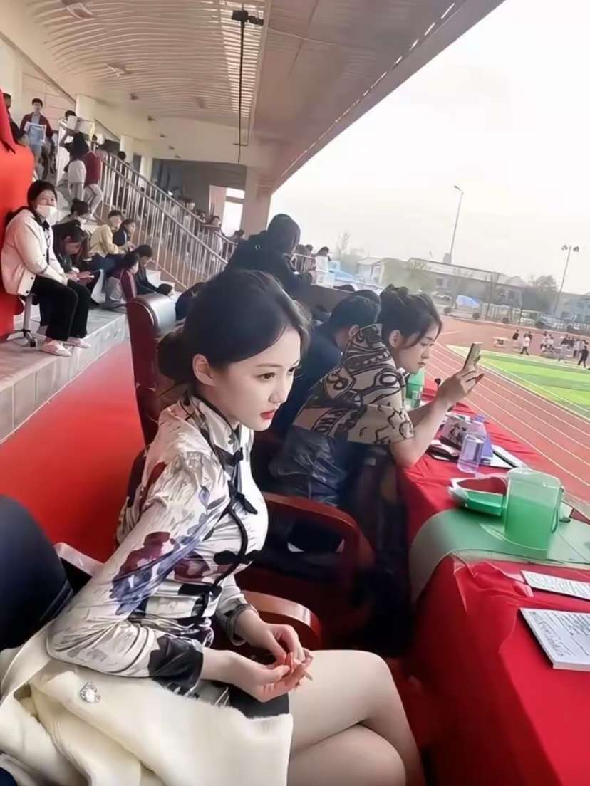 现在的老师都这么年轻漂亮吗？