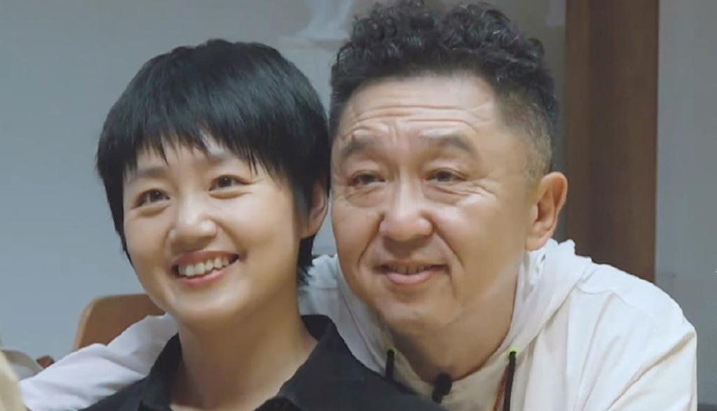 1998年，29岁、一穷二白的于谦爱上了19岁的白慧明。白父说:“我女儿不能找个