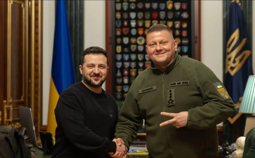 泽连斯基打不赢俄罗斯，可能将会被流放！棋子被抛弃？美国调查记者赫什表示，美国正在