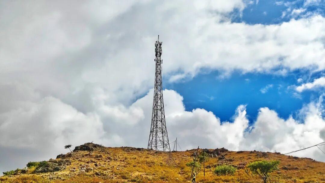手机信号满格，网速却像蜗牛？揭秘你身边看不见的“信息高速公路”