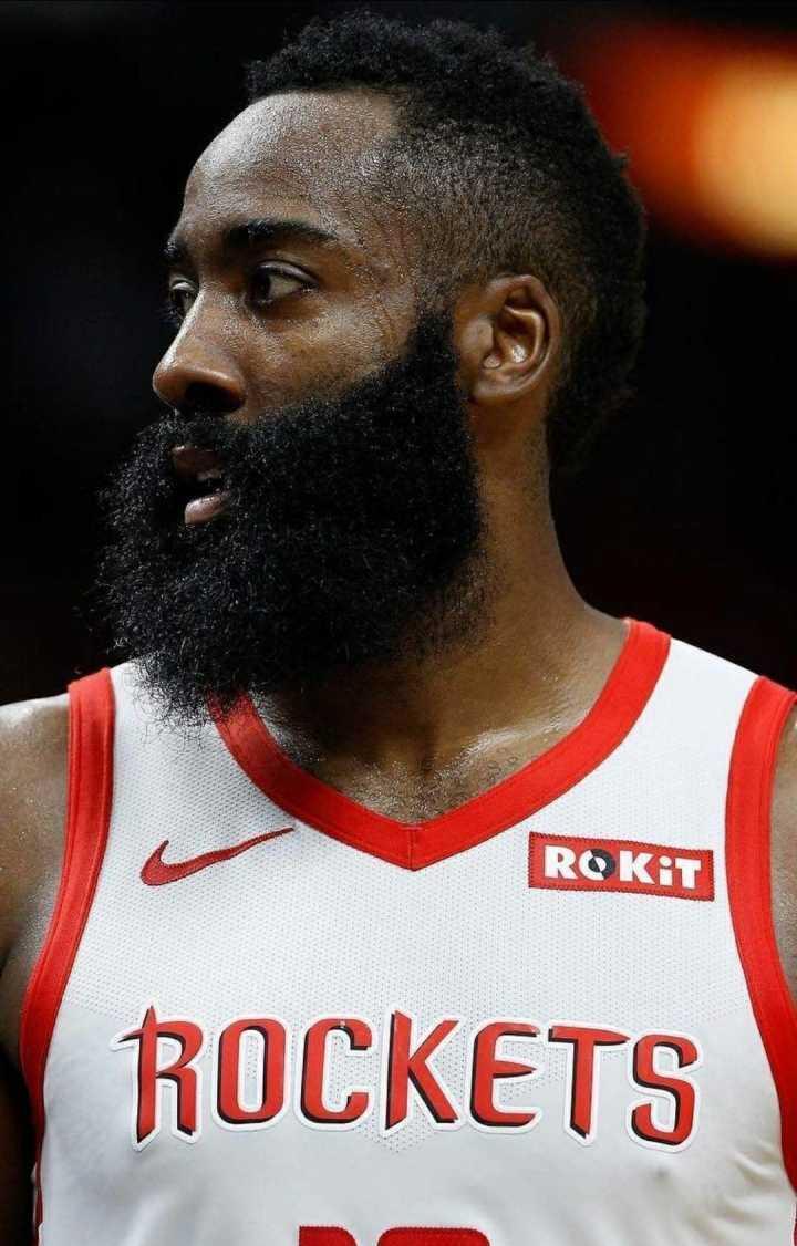 汤普森 
核心荣誉 1次常规赛MVP 3次得分王 1次助攻王 8次入选全明星 7