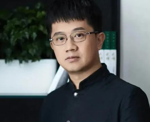 看了开播的《长安的荔枝》，顺手一查作者马伯庸的背景，我整个人都感觉不太好了。据说