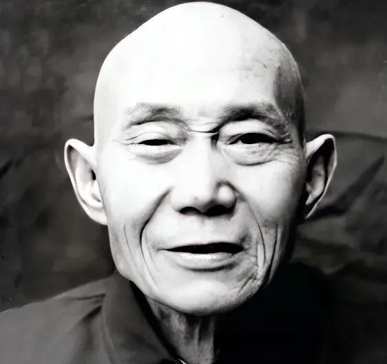 抗战中，八路军吴凤翔叛变，当众枪杀地下党“卧底”，日军高官大喜过望，将他当成自己