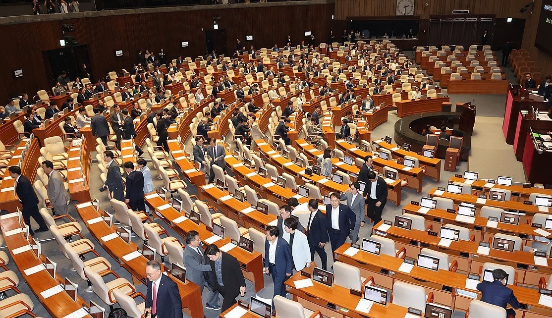 韩国大乱斗：今天国会要出大事啦











韩国政坛简直像电视剧一样精
