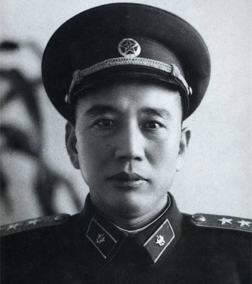 1953年，王震从苏联养病回来，毛主席和他做一次长谈，指出他在新疆牧区改革政策上
