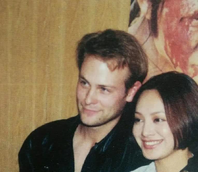 难怪宁静说自己看不上汪峰，她随便一个前任拉出来都比汪峰强百倍。
 
这两天，