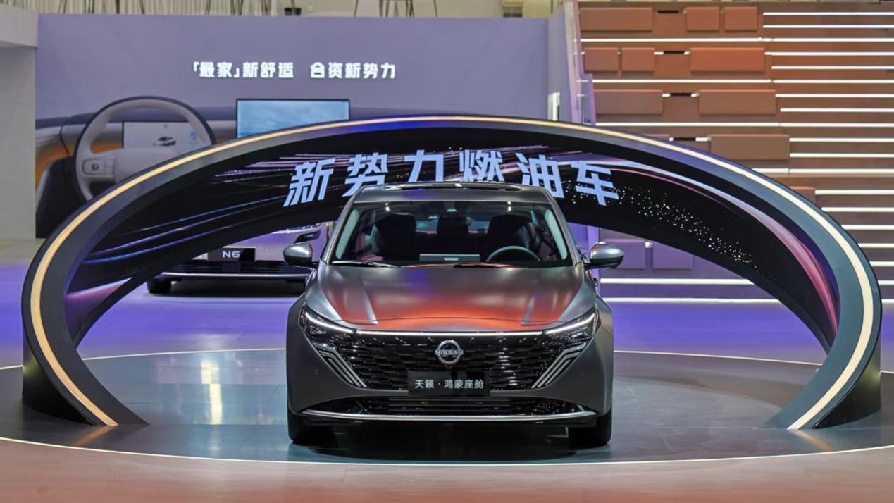 新势力燃油车！东风日产天籁·鸿蒙座舱正式上市，限时诚意价12.99万元起！
