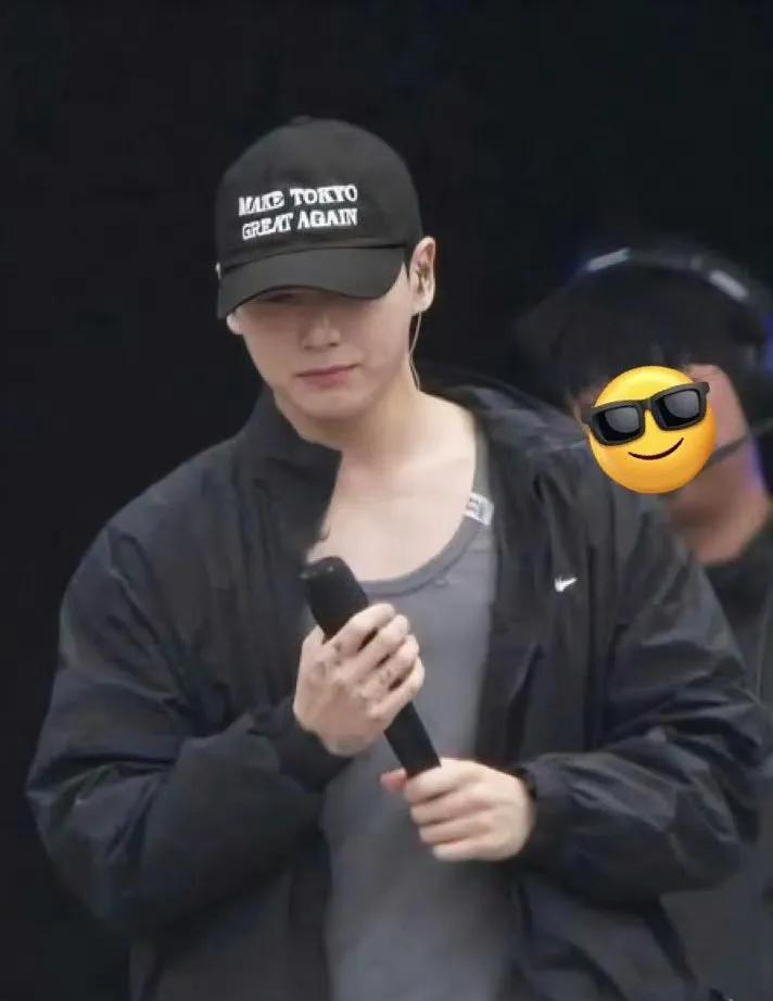 刚退伍就踩雷？田柾国戴错帽子被喷惨，连夜道歉销毁！ 
刚退伍的BTS忙内田柾国，