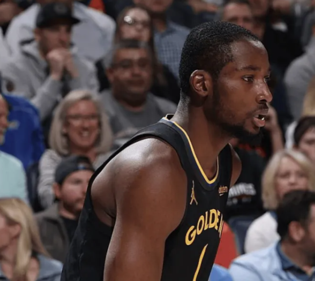 NBA常规赛，勇士将在主场对阵雷霆。
赛前据勇士主教练科尔透露，乔纳森-库明加会