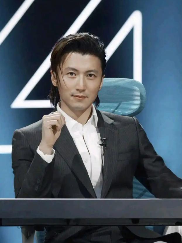 问男人们一个问题，女人不要回答！
谢霆锋不爱洗头是不是正常的吗？为什么他和王菲在