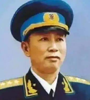 1939年，在苏联留学的刘亚楼，突然听说他在延安的妻子改嫁了，顿觉天塌地陷：“我
