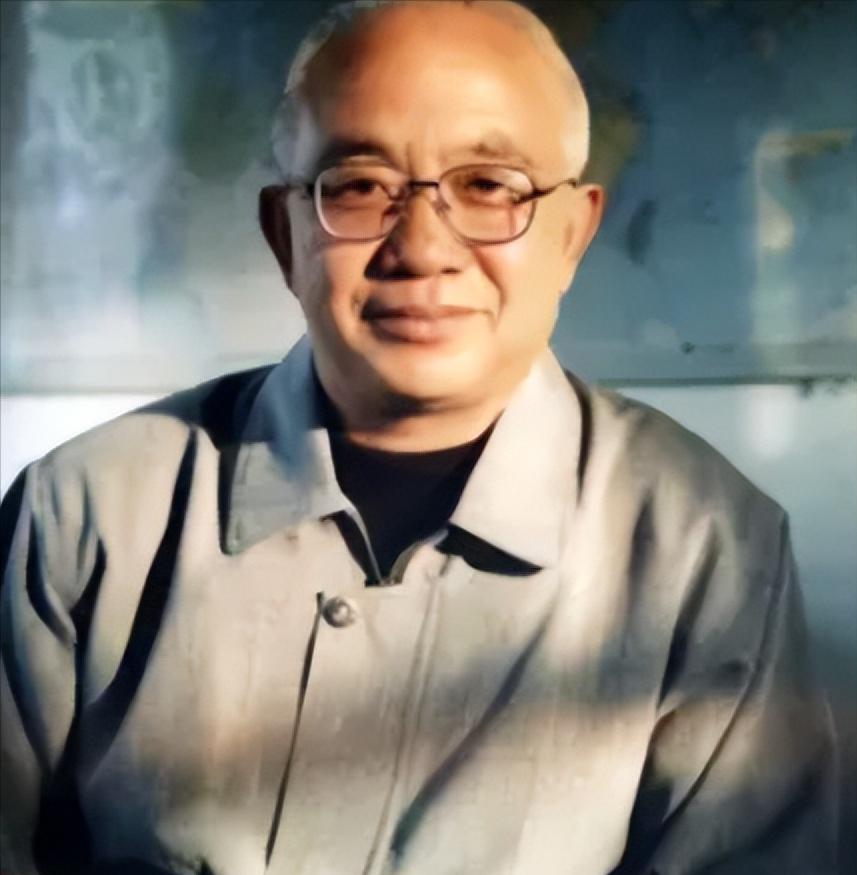 1990年，魏世杰，49岁，带着妻子和孩子回到家乡山东青岛，结束了他的核武器研发