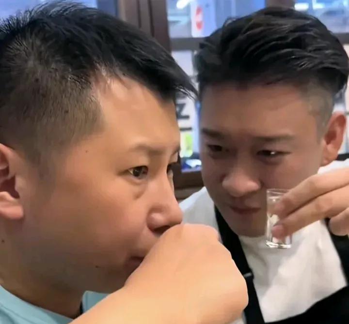 郭德纲的徒弟当中，真有水平的人没几个，除了何云伟就只有曹云金？
最近在网上刷到一