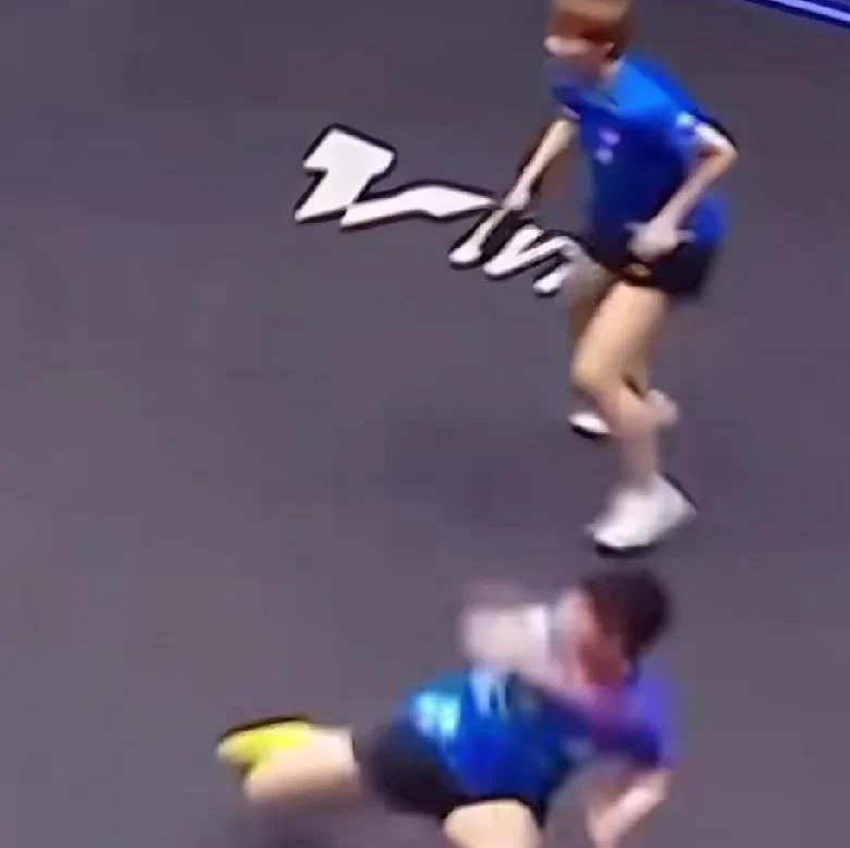 不得不说，“海产姐妹”的女双打的漂亮!
还没看够，光速3:0下班!
就莎莎那扫堂