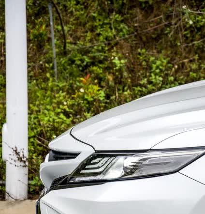 凯美瑞燃油版和双擎版，该选哪个？
购车时，凯美瑞燃油版和双擎版的选择让人纠结。