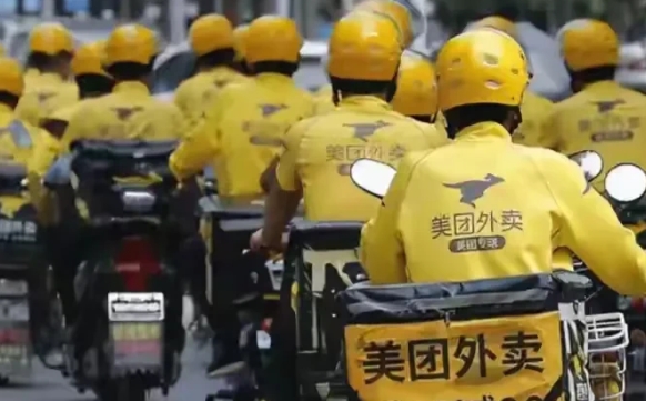 送外卖救急还是养老？千万骑手卡在社保中间

最近在小区门口总能看到外卖骑手，他们