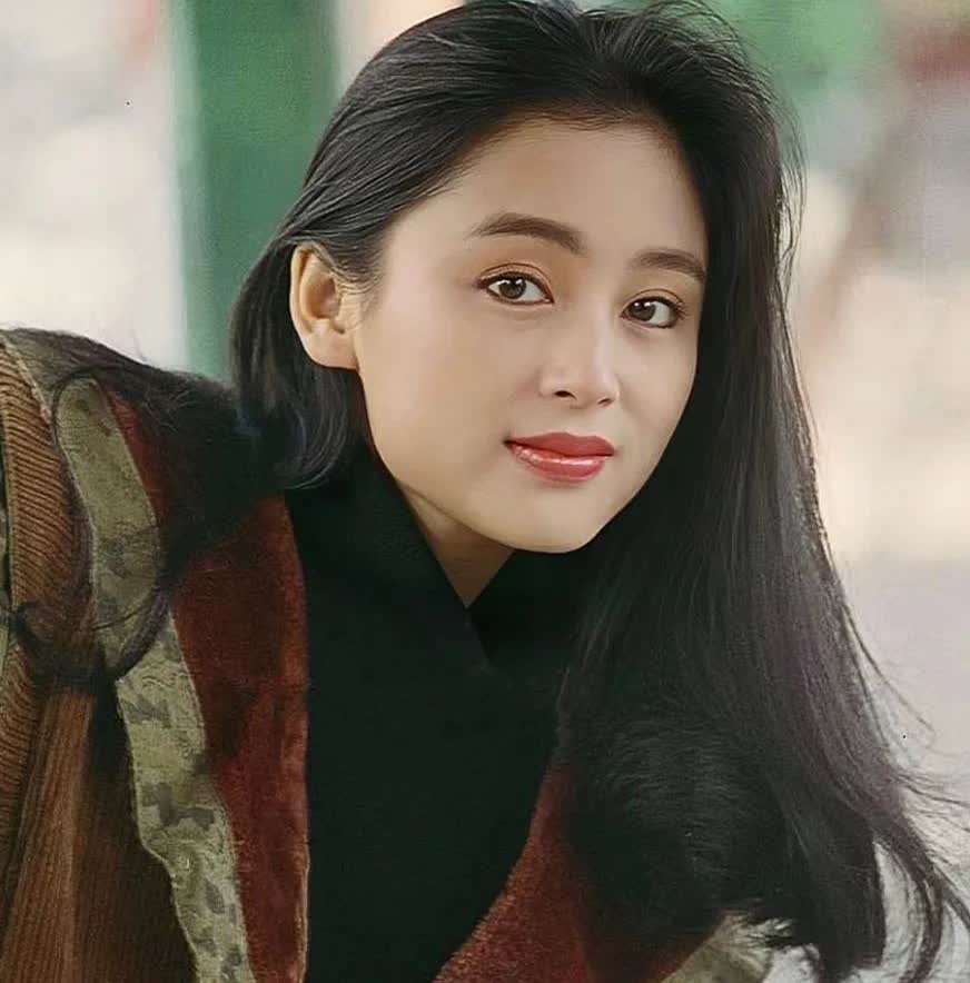嫁给导演的10位女明星：
1、汤唯，丈夫金泰勇
2、陈红，丈夫陈凯歌
3、