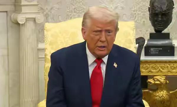 美国总统特朗普这时候又炮轰3位领导人，一位是拜登，一位是泽连斯基，一位是普京，最