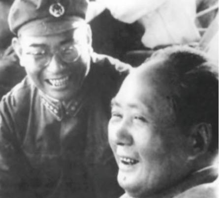 1955年秋，在我军第一次授衔前，毛泽东提议，许光达应授大将衔。许光达将军听到这