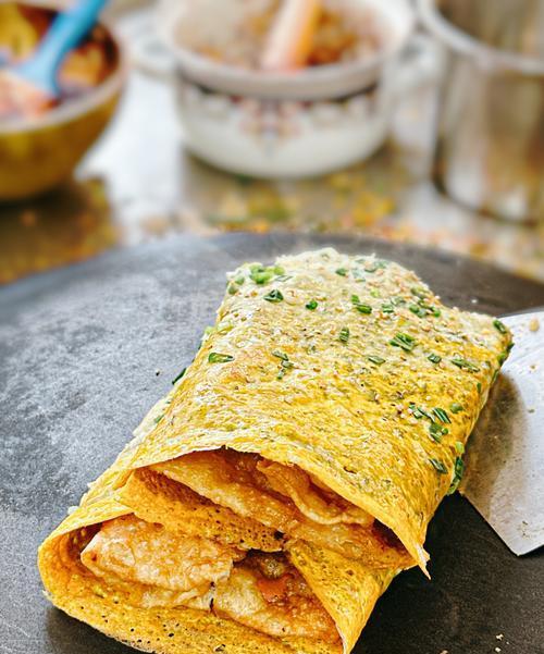 天津市十大美食
一、煎饼果子
二、贴饽饽熬鱼
三、耳朵眼炸糕
四、水爆肚
五、罾