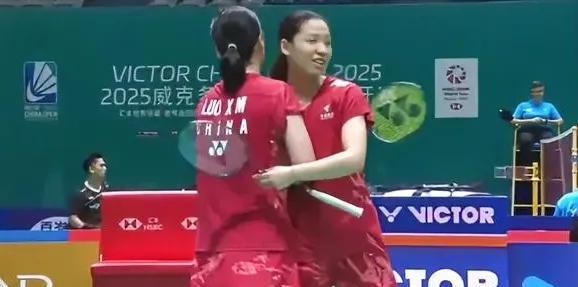 中国金花再传喜讯
中国羽毛球公开赛女双1/8决赛
中国金花李怡婧/罗徐敏VS日本