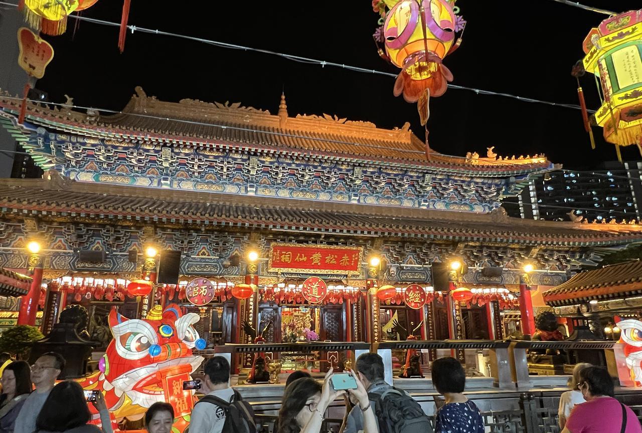 香港黄大仙的中秋彩灯会游园活动。实话实说，在中国传统文化的留存和呈现方面，香港确
