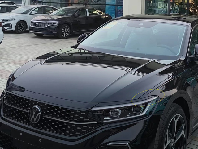 帕萨特的几个缺点
1.低速顿挫，低速一顿一跳的，体验感差！
2.高速行驶内饰异响