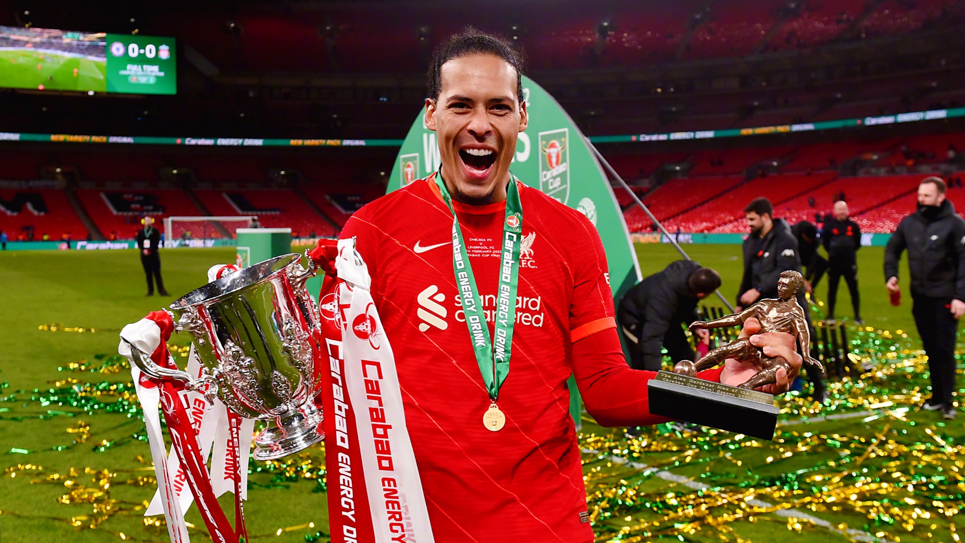 据英媒报道，利物浦给萨拉赫和范迪克都送上了续约合同报价，但被两人拒绝。
而报价已