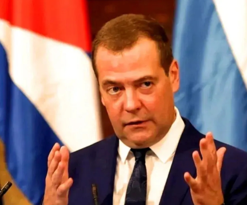 乌克兰会投降吗？
最近梅德韦杰夫又放狠话，说乌克兰只有无条件投降一条路。他在圣彼