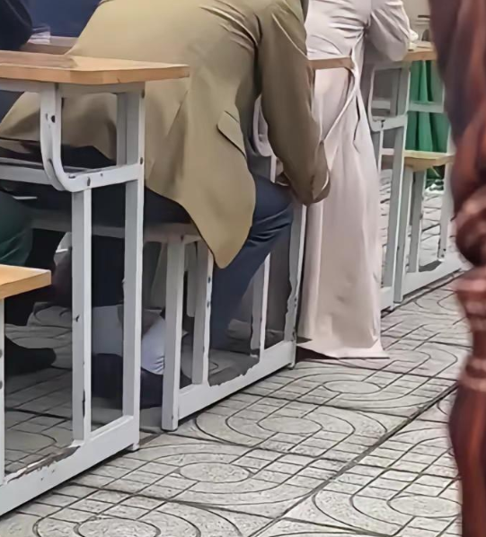 果然 男人至死是少年
 语文老师：有你是我的“福气”
