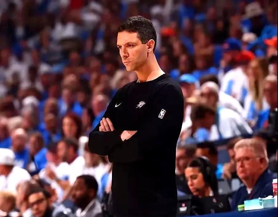 比周琦还无脑的边线球竟然一场比赛上演三次，而且是NBA总决赛。
真的脑子进水了吗