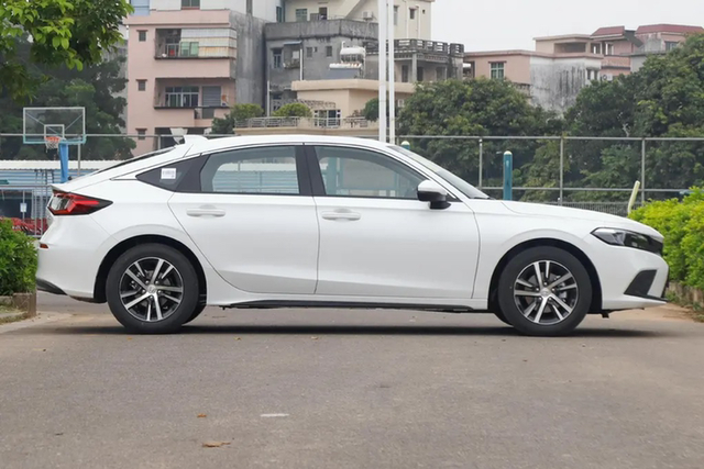 十一代思域HB掀背Vs三厢思域
你们购买十一代思域时，选择HB两厢多还是三厢多，