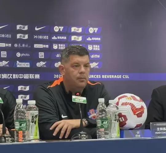 梅州客家1比4不敌山东泰山

赛后新闻发布会上，梅州主教练里斯蒂奇情绪失控：