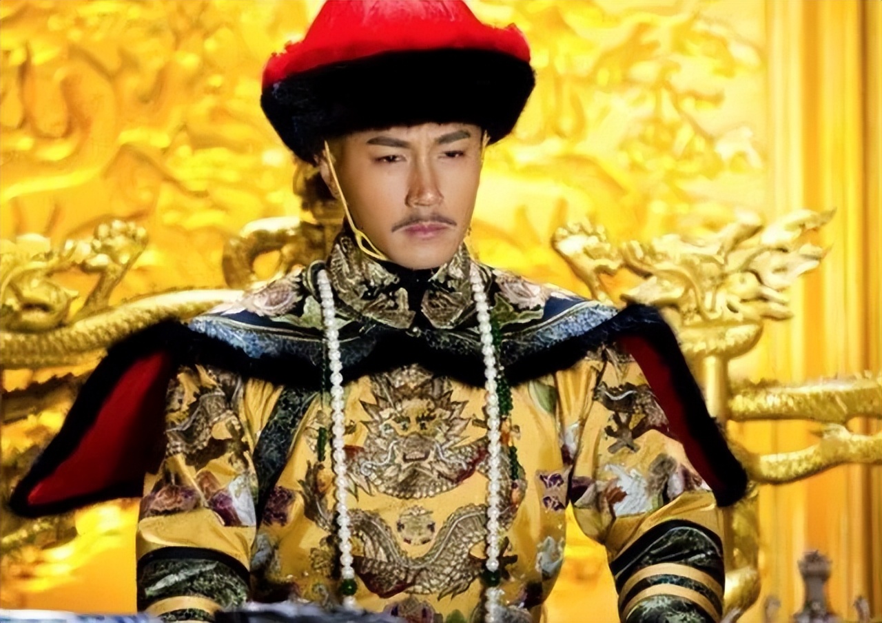1642年，明朝大将洪承畴，被皇太极抓获，宁死不降。皇太极咬牙把庄妃送去和他春宵