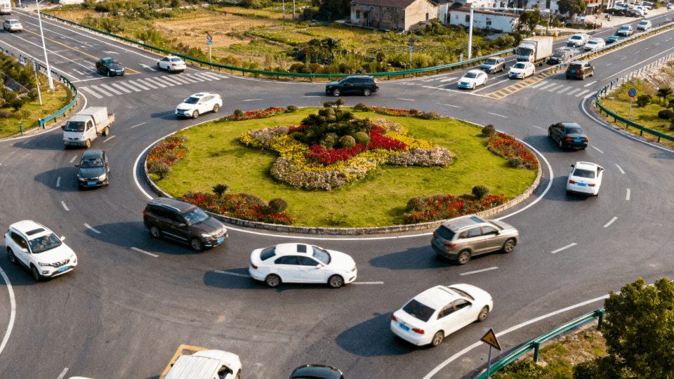 环岛：红绿灯的“劲敌”为何存在？