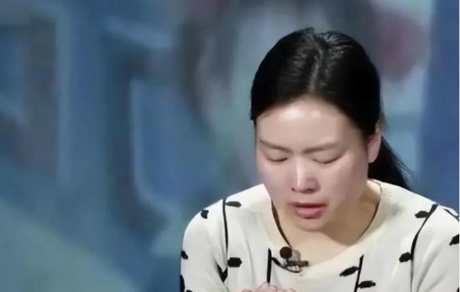 1992年，湖北1对夫妻自 杀去世，留下仅5岁的女儿。23年后，女儿竟然不顾全村