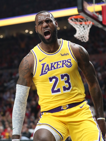 湖人需要明确詹姆斯的具体作用了
湖人如果明确077为第一核心，小里第二核心的思路