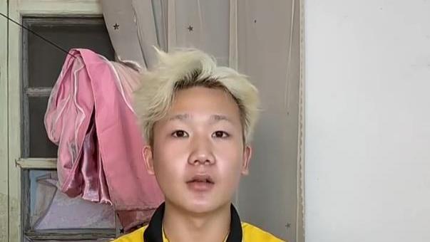 网红王扁穿外卖工服道歉退网：没有你们就没有现在的我