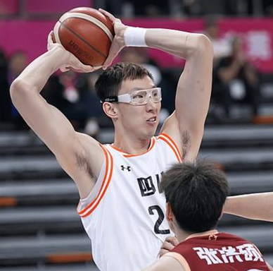 周琦19分，四川男篮被浙江男篮爆冷淘汰。全运会男篮半决赛，四川男篮和浙江男篮的比