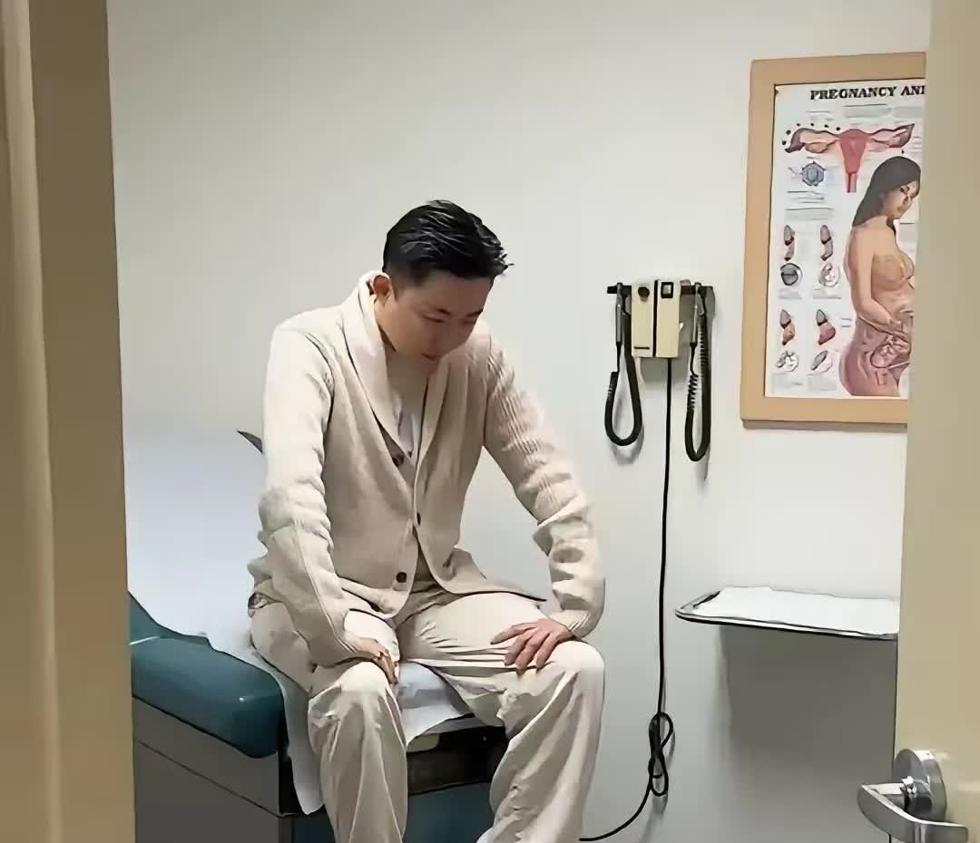 叶海洋对外宣传自己有四个孩子
两个儿子两个女儿
但是我却觉得
叶海洋根本没