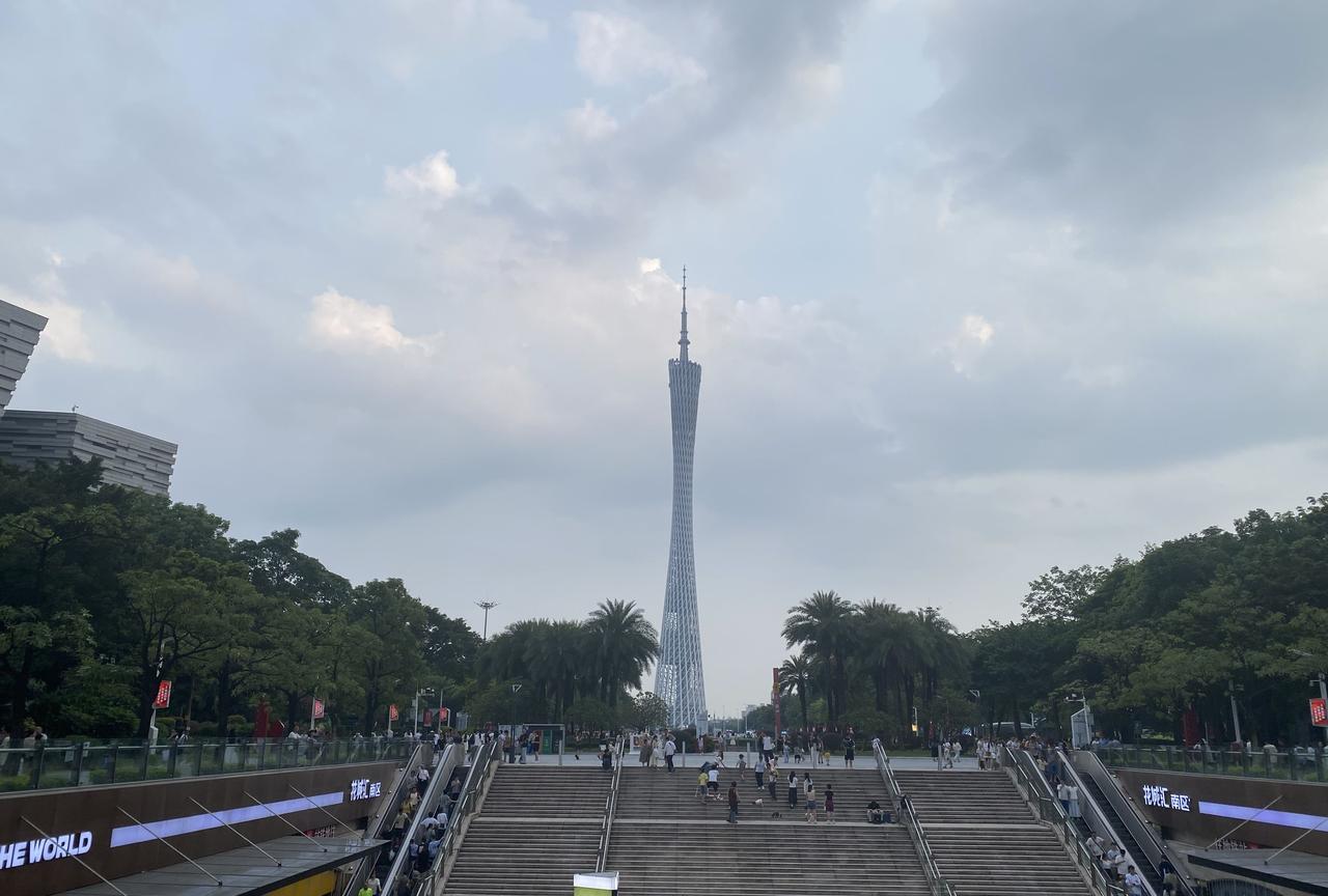 千万不要去亲朋好友哪里打工！
有那么一次，我失业了，在家闲着。我老爸叫我去他朋友