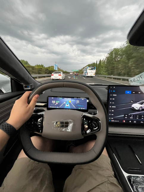 行驶2500km➕的星耀8用车分享
1.外观质感
车身线条流畅，走在路上回头率很
