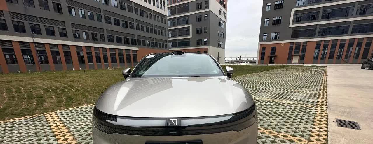 GT入门级车型搭载“金砖电池”，拥有世界上最快的直流充电技术。顶配版车型可在15